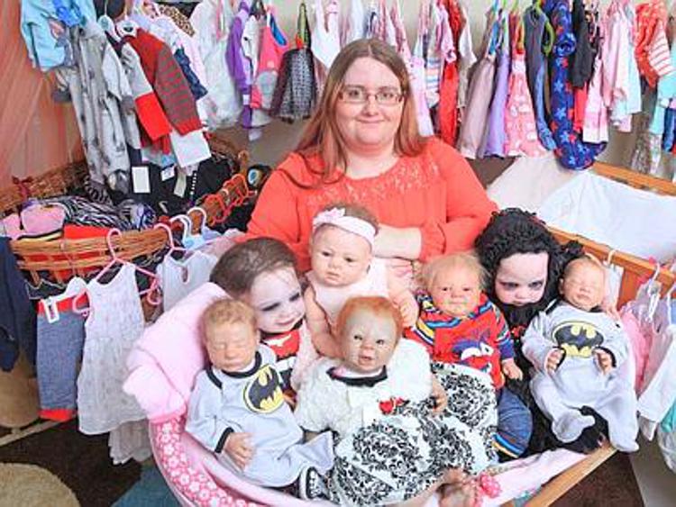 Bambole che passione, madre inglese spende oltre 12mila euro in vestitini