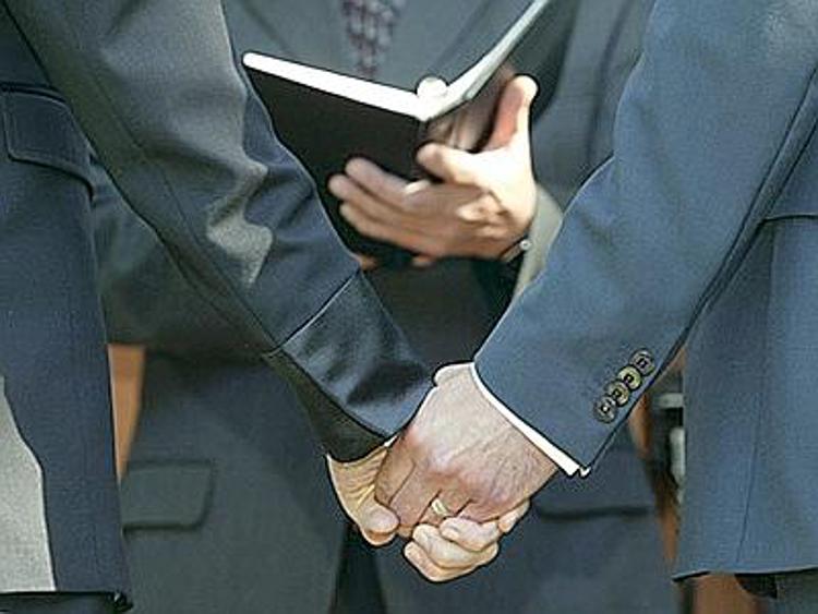 Grosseto, tribunale ordina al Comune di riconoscere matrimonio di coppia gay