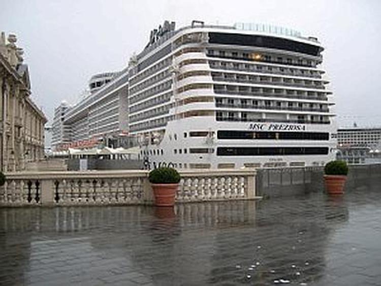 Venezia, Msc Preziosa urta 'finger' terminal porto: nessun danno