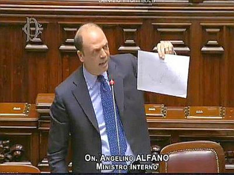 Immigrati, tra cartelli ed espulsioni Lega vs Alfano: ''Voi volete i morti'' /VD