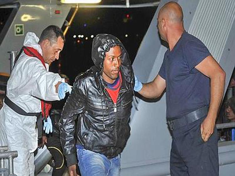 Immigrati, 170 migranti soccorsi a Pozzallo: fermati tre presunti scafisti
