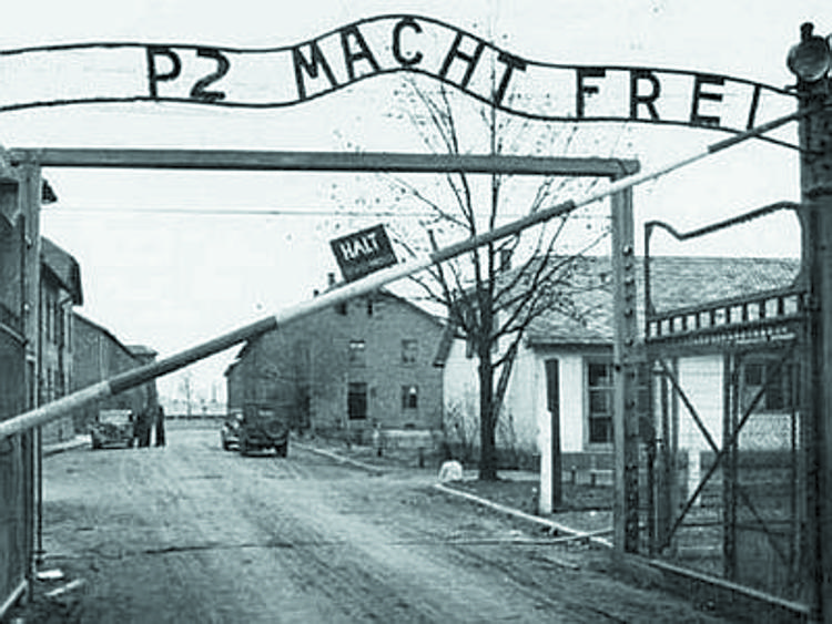 Grillo usa Auschwitz e Levi Comunità ebraica: 