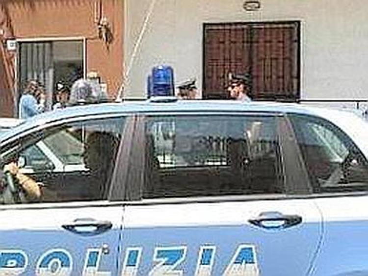 Reggio Emilia, incendiate bandiere Lega davanti casa candidata sindaco a Brescello