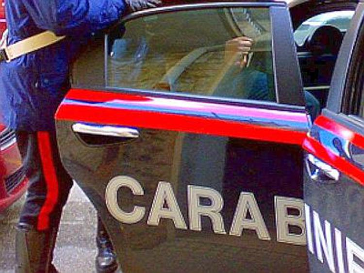Fugge dai domiciliari e accoltella ex moglie e suocera, 43enne arrestato a Bari