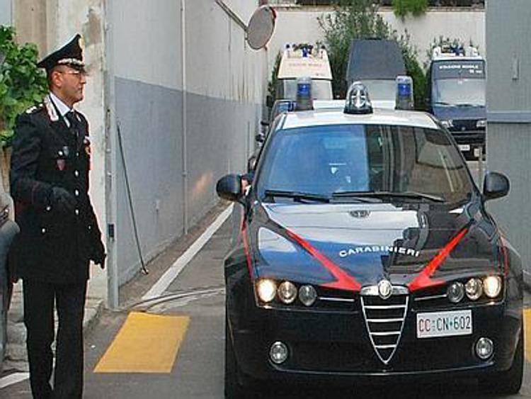 Rapinavano uffici postali e supermercati, 5 arresti dei Carabinieri di Taranto