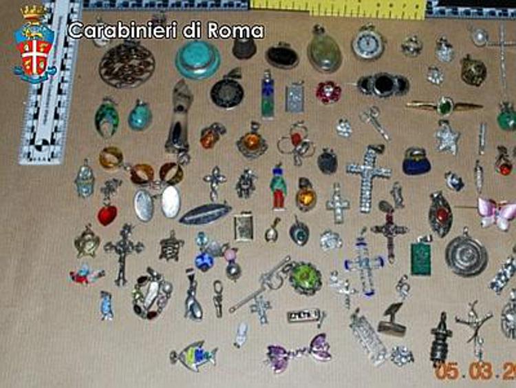 Roma, da gioielli ad argento: Carabinieri trovano 60 kg di preziosi rubati
