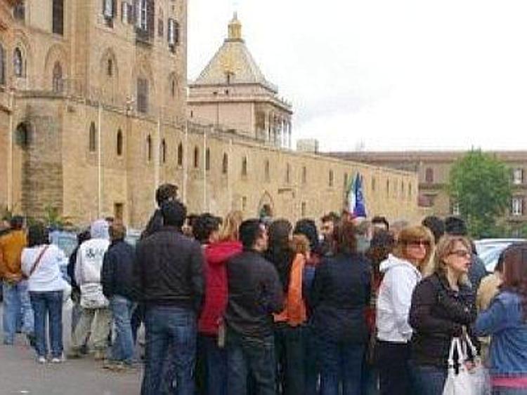 Protesta degli ex Pip davanti alla Prefettura di Palermo