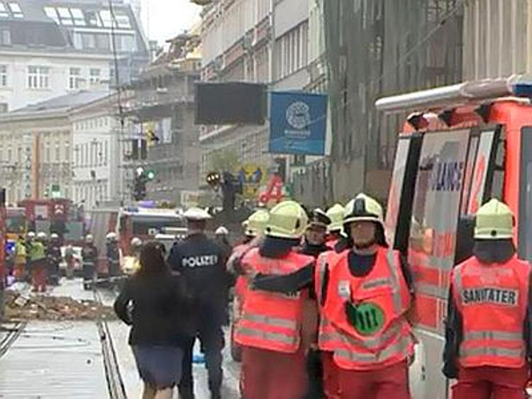 Vienna, esplosione in un palazzo. Un morto e tredici feriti