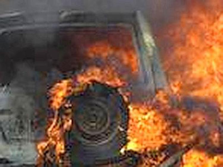 Caltanissetta, intimidazione ad imprenditore edile:  bruciata auto moglie