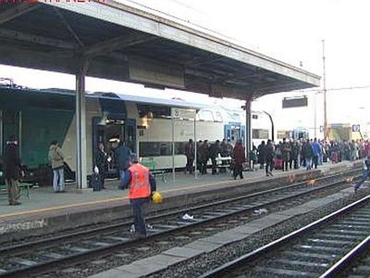 Ferrovie, atti vandalici a treno regionale e nella stazione San Miniato