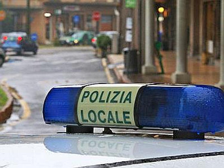 Roma, funzionario di Polizia locale ed ex vigile arrestati per concussione