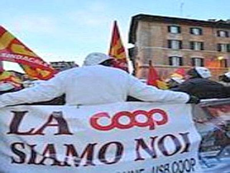 Roma, Usb: lavoratori e-commerce Coop bloccano via Casilina