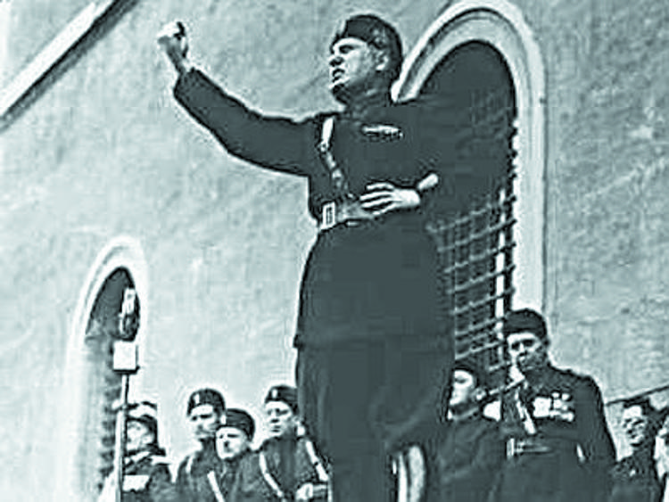 Torino, Mussolini non è più cittadino onorario. Bagarre in aula durante il dibattito
