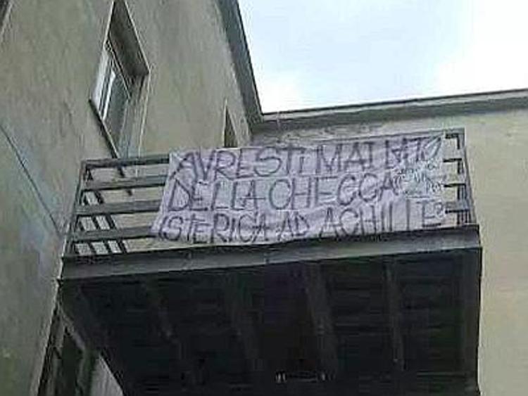 Al Liceo Manara di Roma studenti espongono striscione anti omofobia