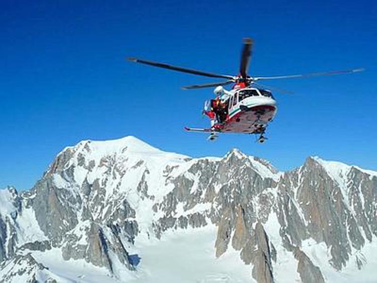 Valanga travolge gruppo di scialpinisti, due morti sulle Alpi Marittime