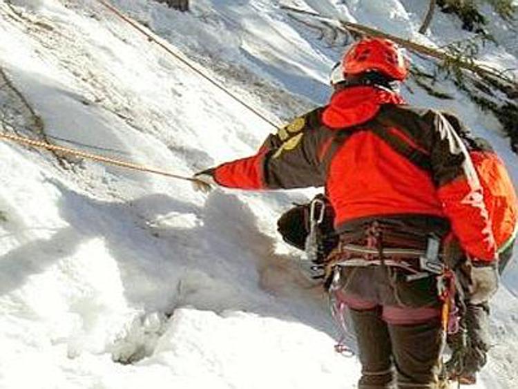Precipita per 200 metri nel verbano: morta sul colpo scialpinista