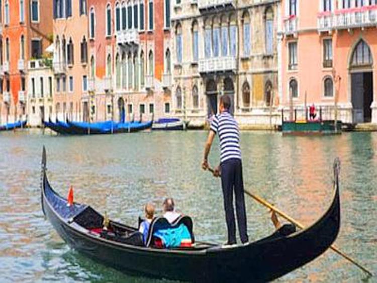 Venezia, arrivano i catarifrangenti per le gondole