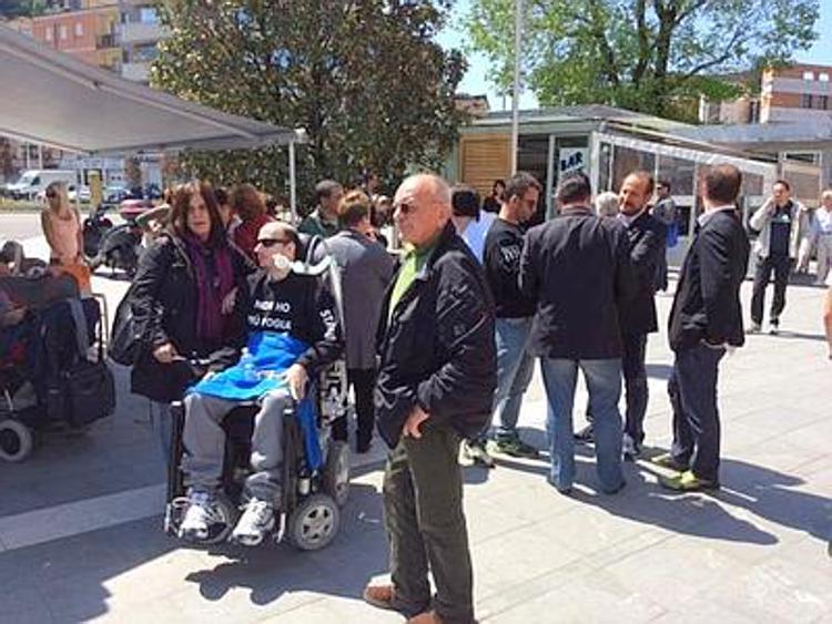 'Assedio' genitori Stamina davanti Spedali Civili di Brescia, si sblocchino infusioni
