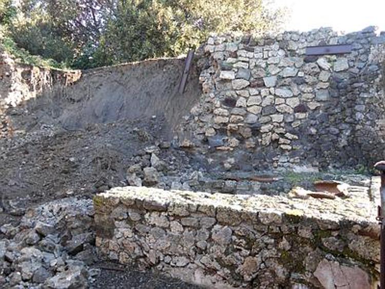 Pompei, cede muro di una bottega. Franceschini: tutelare la nostra bellezza
