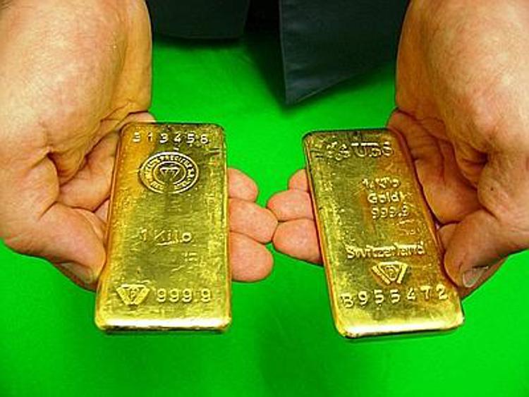 Como, tentano di entrare in Italia con 4 lingotti d'oro puro: sequestrati