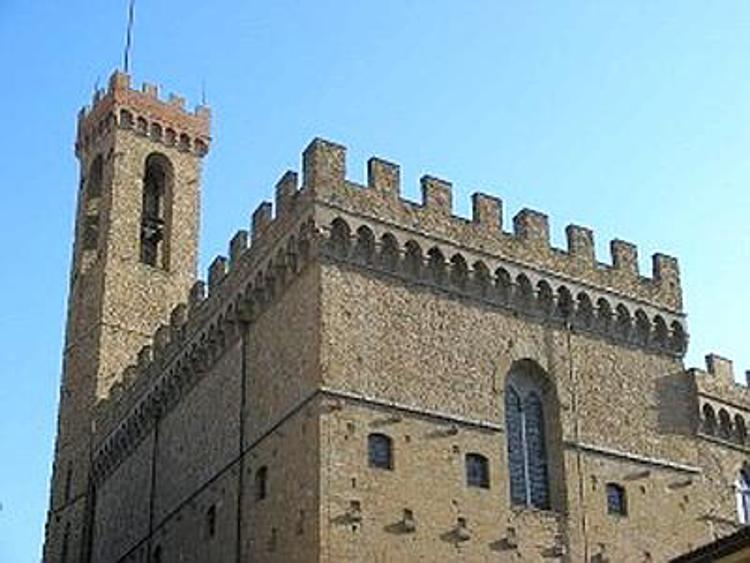 Firenze, dopo temporale cadono pietre da torre del museo Bargello