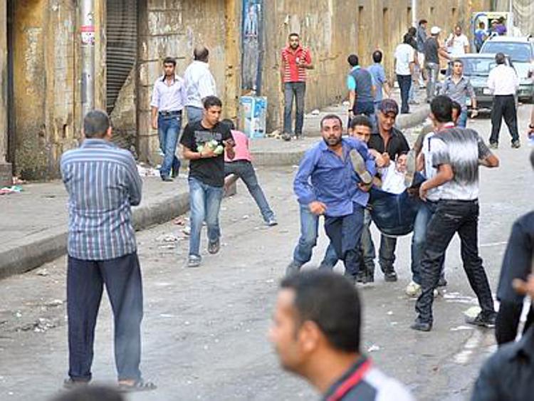Egitto, esplosione di un ordigno al Cairo. Si aggrava il bilancio degli scontri