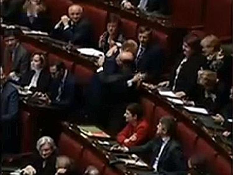 Torna Bersani, l'applauso dell'Aula: ''Qui per abbracciare Letta''