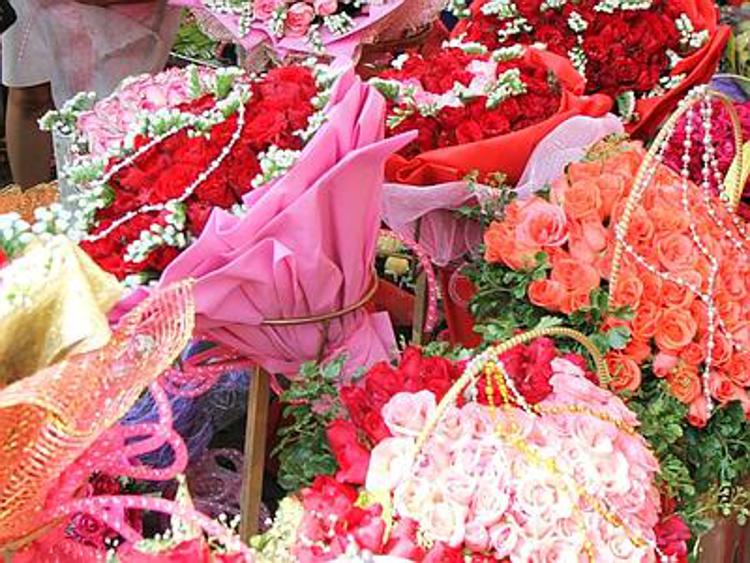 San Valentino, uno su quattro regala fiori. Ma la maggioranza non fa doni
