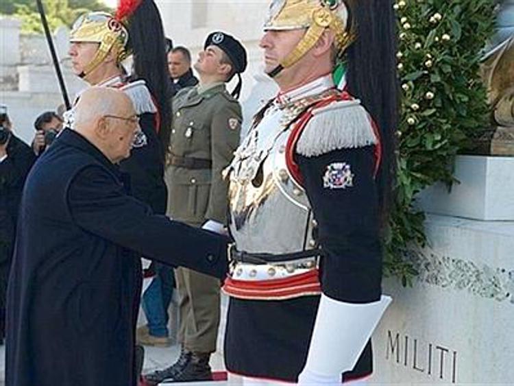 Unità d'Italia, Napolitano depone corona d'alloro sulla tomba del Milite Ignoto