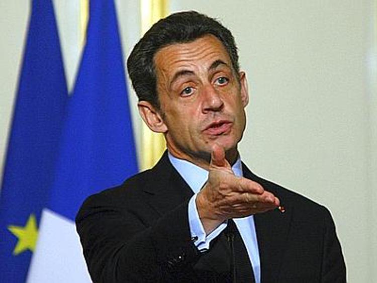 Francia, il cellulare di Sarkozy intercettato dai giudici dall'aprile 2013