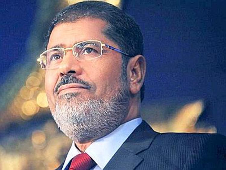 Egitto: sospeso processo a Morsi per incitamento uccisione manifestanti
