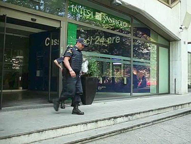 Monza, rapina e spari a 2 guardie giurate: un ferito