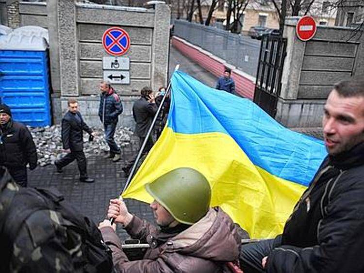 Militari russi occupano due aeroporti Kiev accusa: 