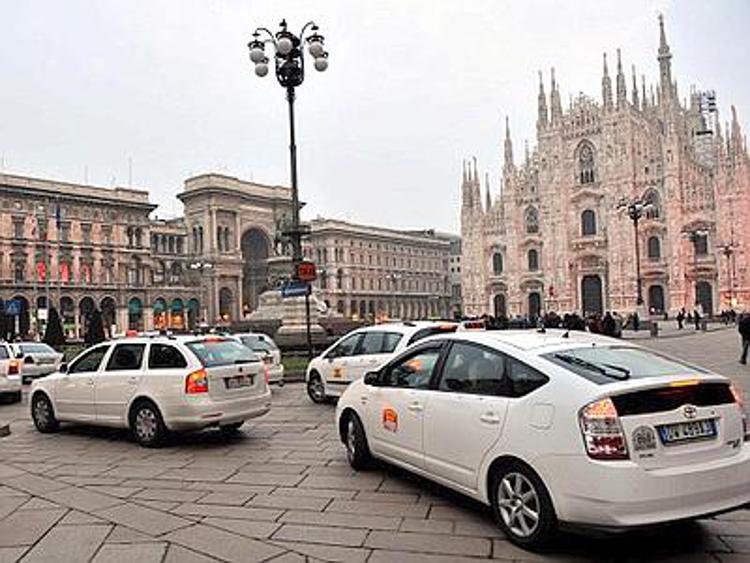 Comune di Milano ritira delibera 'Uber', tassisti soddisfatti