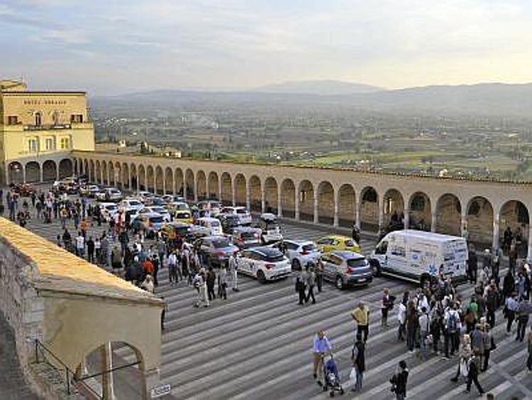 Motori accesi per la nona edizione dell'Ecorally San Marino-Città del Vaticano