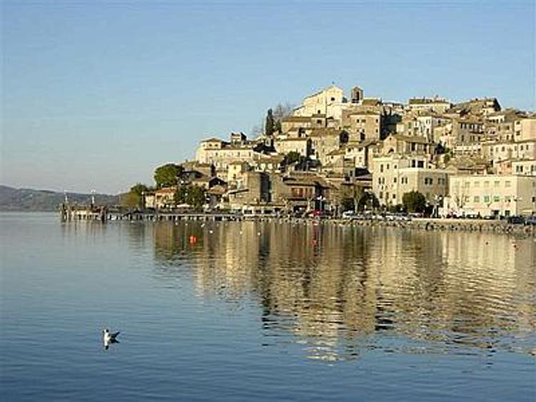 Acqua alta del lago di Bracciano, sindaco di Anguillara scrive ad Ardis