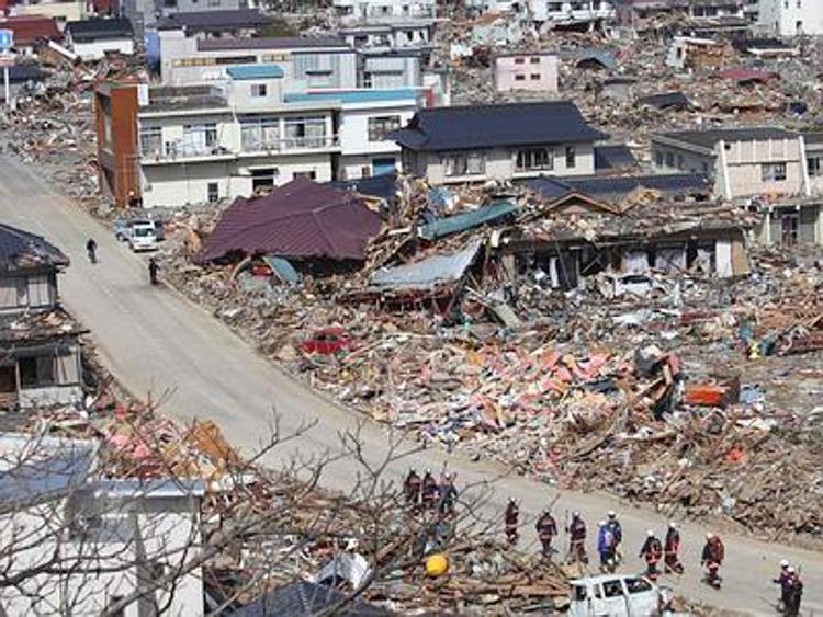 Giappone, sono tre anni da Fukushima: un minuto di silenzio per 18mila vittime