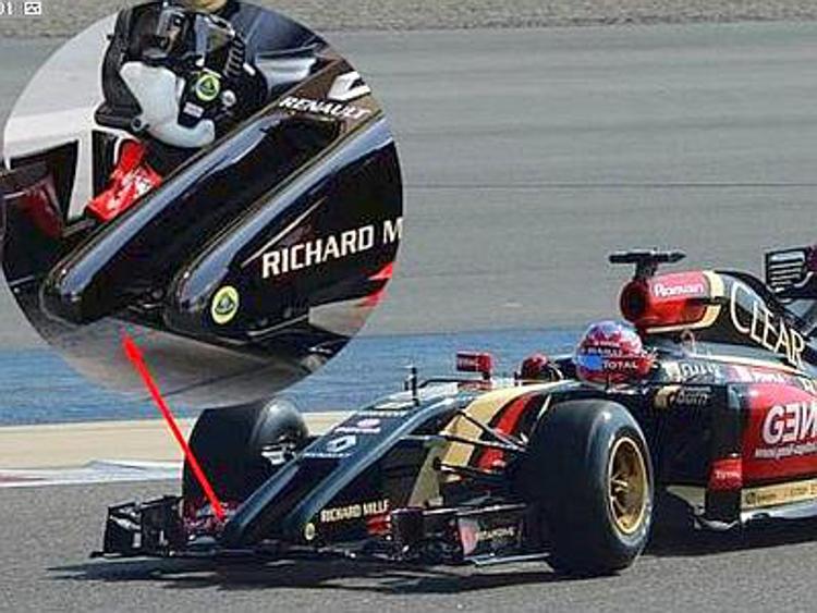 Lotus manda in pista la E22, la nuova F1 con le due zanne (una più lunga)