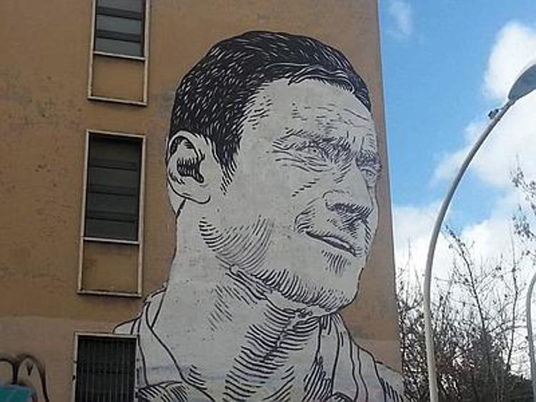 Mega murales di Totti su una scuola, Roma celebra il 'suo' campione