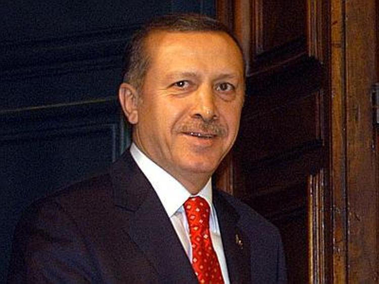 Turchia, Erdogan chiude Twitter: web lo sfida con 'Mwitter'. Usa e Ue preoccupati