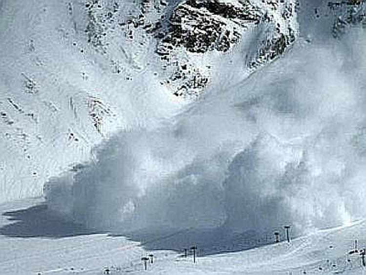 Valanga in pista a Cortina, in salvo due sciatori