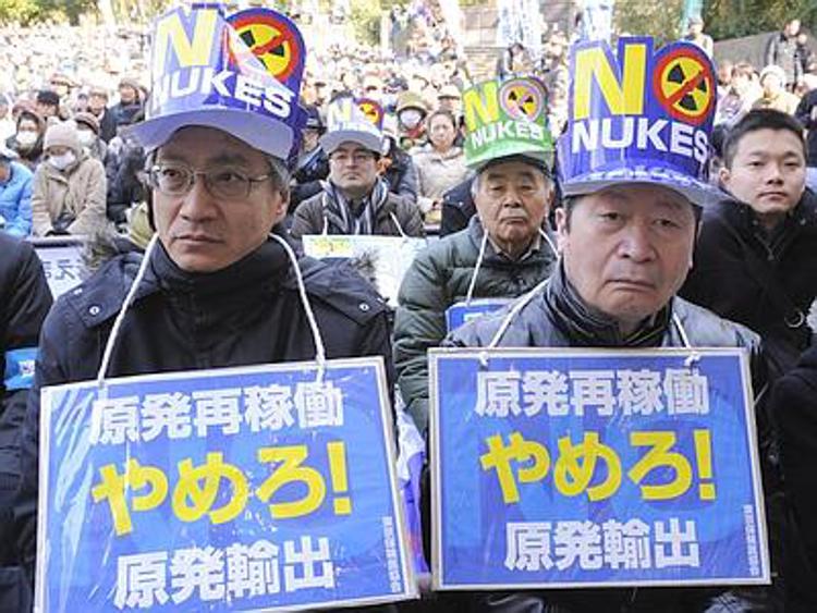 'No al nucleare', decine di migliaia di manifestanti in piazza a Tokyo
