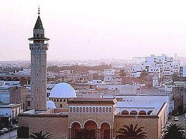 Tunisia: attacco a casa ministro Interni, uccisi 4 poliziotti
