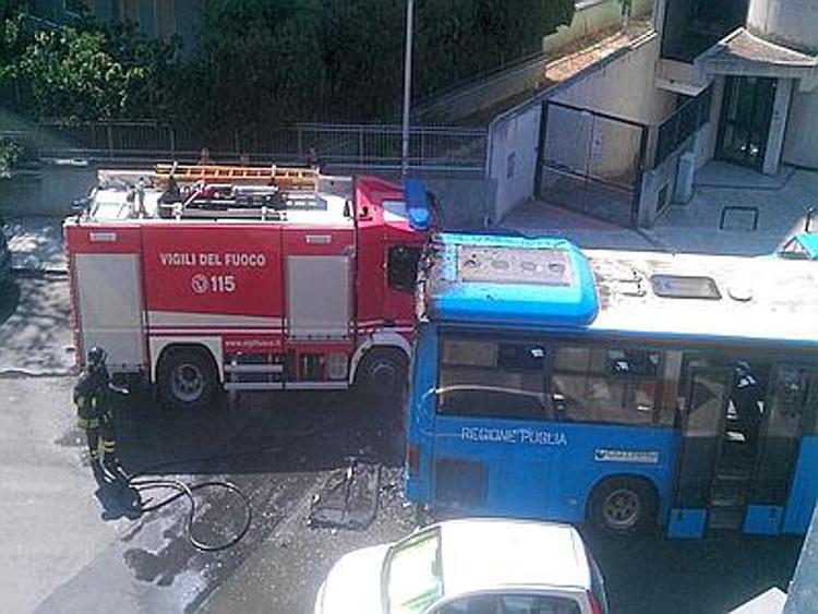 Venezia, scoppio nel motore di un autobus: feriti due giovani