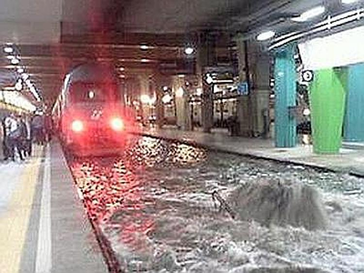 Si allaga la nuova stazione 'Garibaldi' della metropolitana di Napoli, chiusa per 3 ore