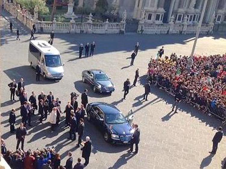 Napolitano in visita a Catania, protesta lavoratori Micron e corteo contro austerity