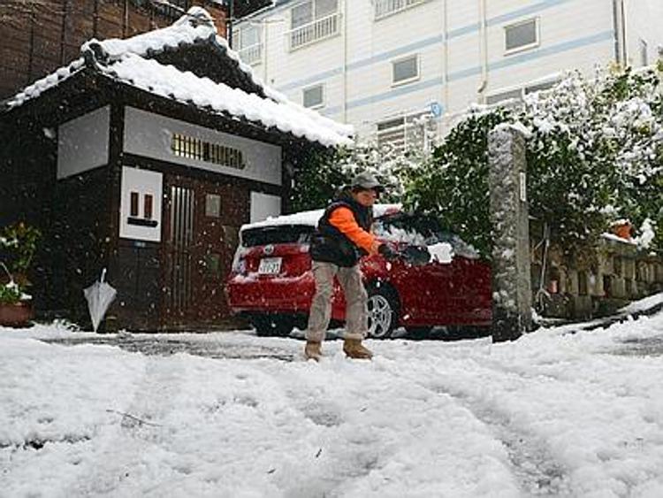 Giappone, nuova tempesta di neve: morte 12 persone, un migliaio i feriti