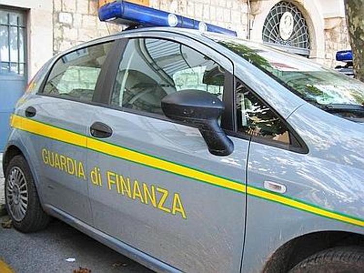 Gdf scopre gruppo di contrabbandieri a Gioia Tauro, cinque custodie cautelari
