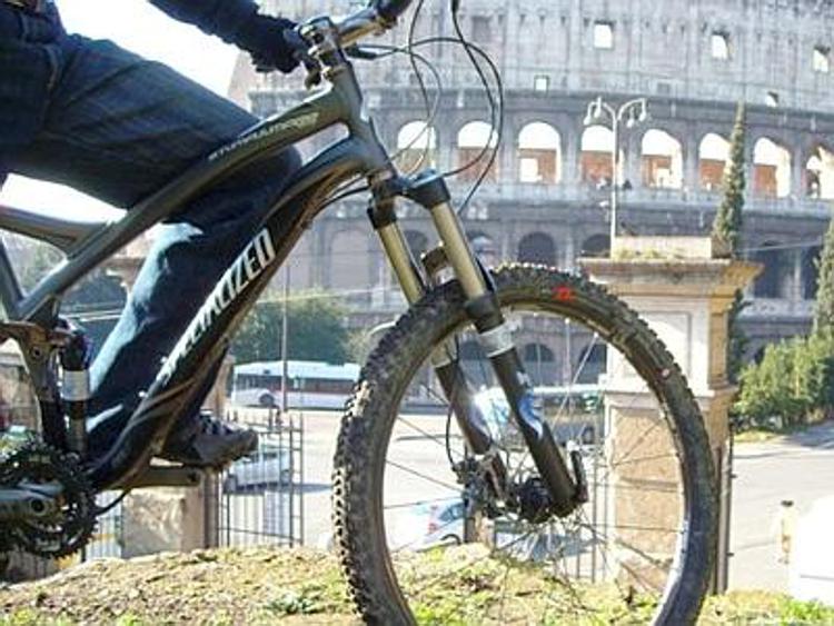 Roma, riscoperta via Clodia: partita da Colosseo carovana a cavallo e in bici