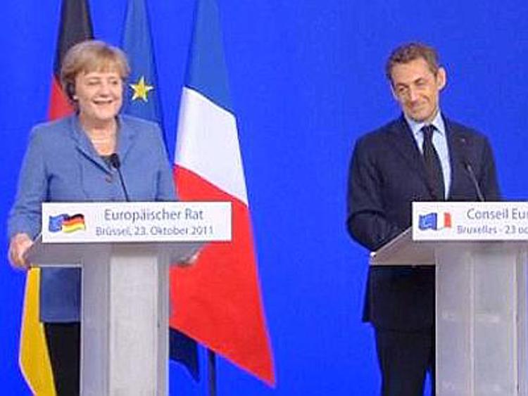Sorrisi di Van Rompuy e Barroso, il precedente Merkel-Sarkozy con Berlusconi